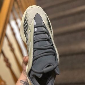 Worn once Yeezys size 7